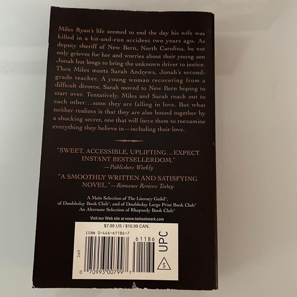 Nicholas Sparks Romance Novels - Picture 6 of 11